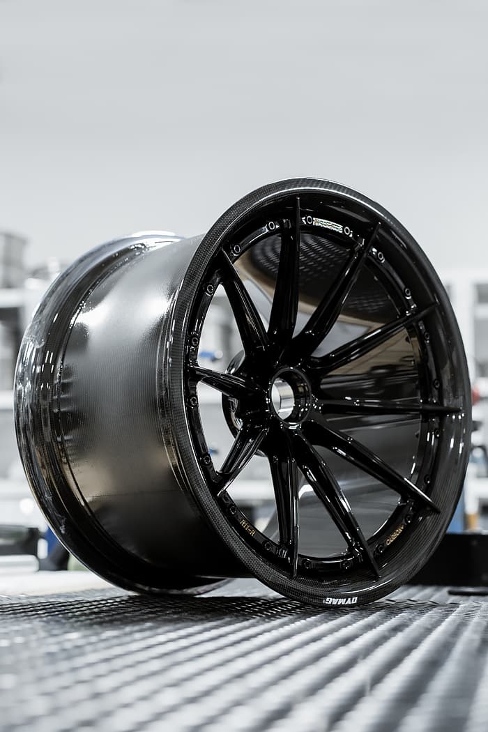 Чёрный кованый диск на производстве PRIDE Forged